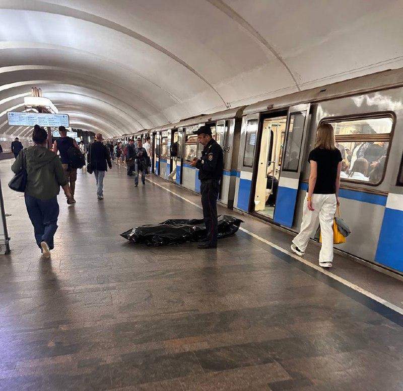 На станции «Крылатское» мужчине стало плохо, и он упал под поезд Пострадавший...