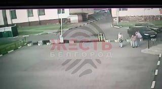 Появился момент наезда женщины-водителя на 9-летнего ребенка во дворе на ул. Щорса 🤯
