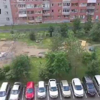 Мину обнаружили на детской площадке вчера вечером