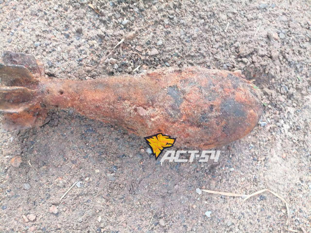 Мину обнаружили на детской площадке вчера вечером