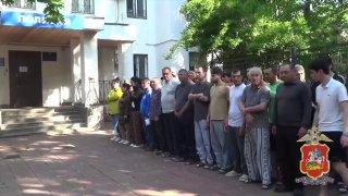 В Химках полиция задержала 39 мигрантов проживающих рядом с Шереметьево.