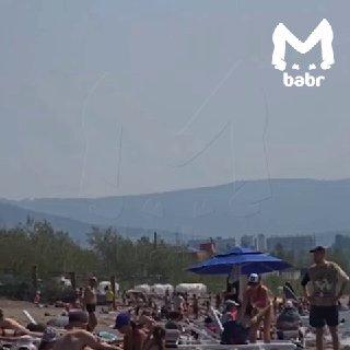 Обстановка в Забайкалье: пока люди плещутся, самолёты-амфибии Бе-200...