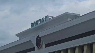 Парковка у железнодорожного вокзала в Ачинске стала платной Минимальный...
