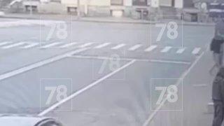 На Разъезжей улице продавец алкомаркета нокаутировал петербуржца.