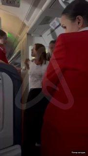 Пассажирка рейса Петербург — Шарм-эль-Шейх пыталась перейти в бизнес-класс, показывая грудь