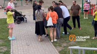 Мальчишка разбился в Покровском, катаясь с горки на самокате.
