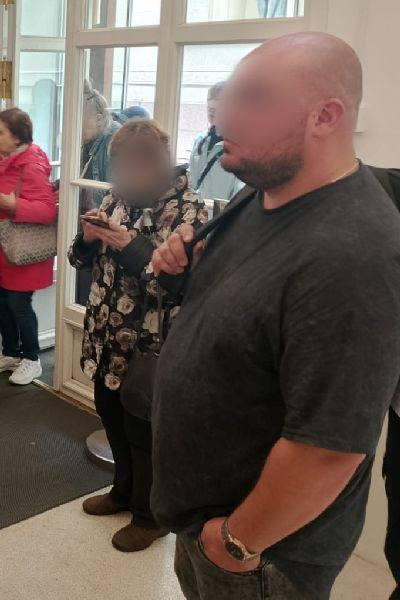 Турист пытался пронести в Эрмитаж 20 гильз и один боевой патрон.