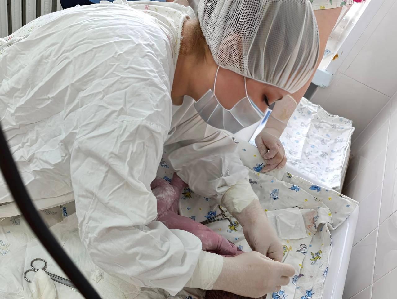 Жительница Гусиноозёрска лечила гигантскую миому, но внезапно родила девочку.