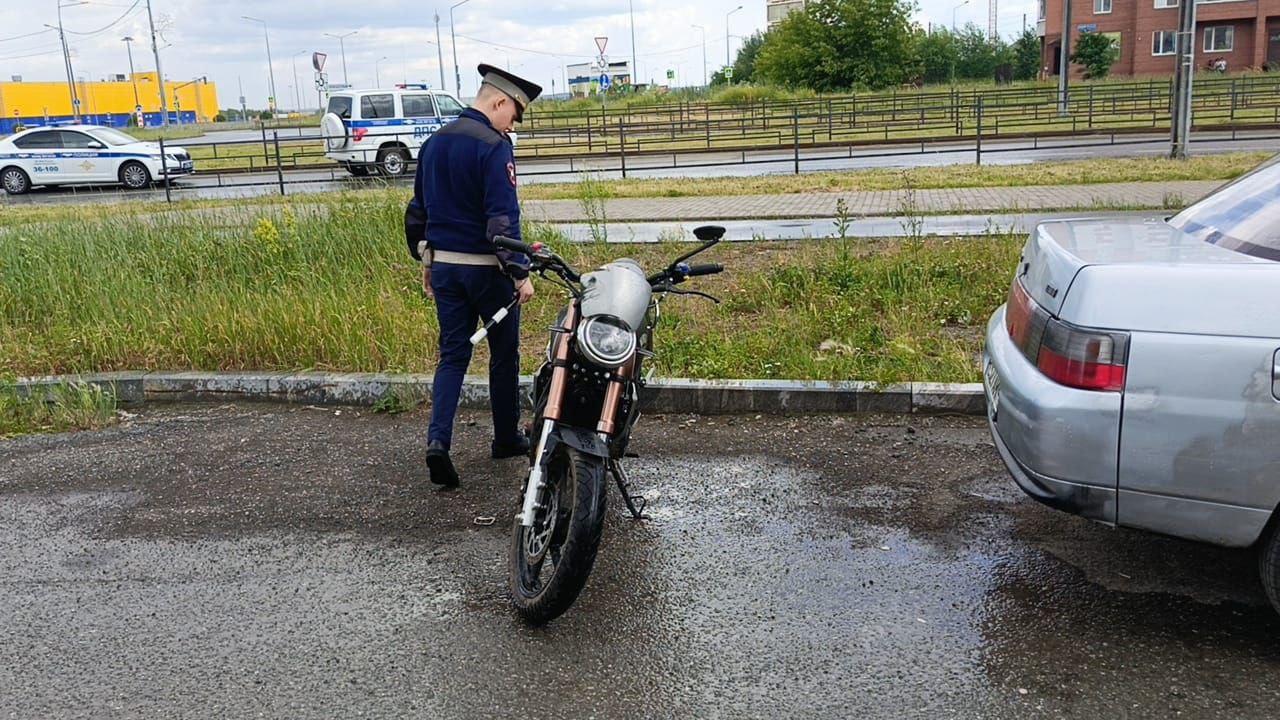 Подросток взял ключи от мотоцикла без разрешения родителей и попал в ДТП в Нижнем Тагиле.