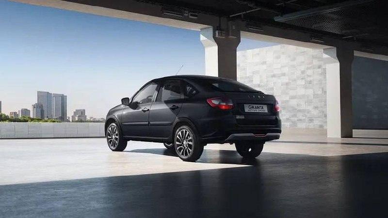 xВ России стартовали продажи новой Lada Granta Active Cross — это лифтбэк с клиренсом как у кроссовера.