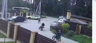 В Подмосковье мужчина сломал подростку руку за езду на мотоцикле 15-летний...