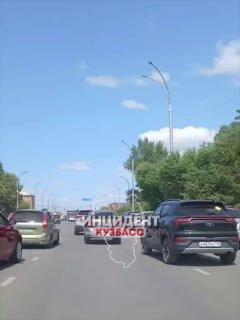 В Кемерове большегруз выехал на встречку, избегая ДТП