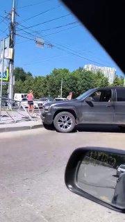 Массовое ДТП с участием фуры, внедорожника, кроссовера и двух универсалов...