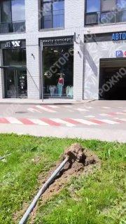 70-летняя старушка неудачно выехала с парковки на западе Москвы: она...