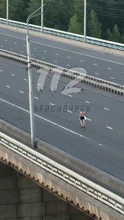 Октябрьский мост. 4:00 утра.