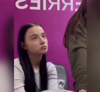 Мужчина забрал заказ в ПВЗ, но товар ему не понравился, и он начал орать на сотрудниц пункта выдачи, сыпать оскорблениями и угрозами.