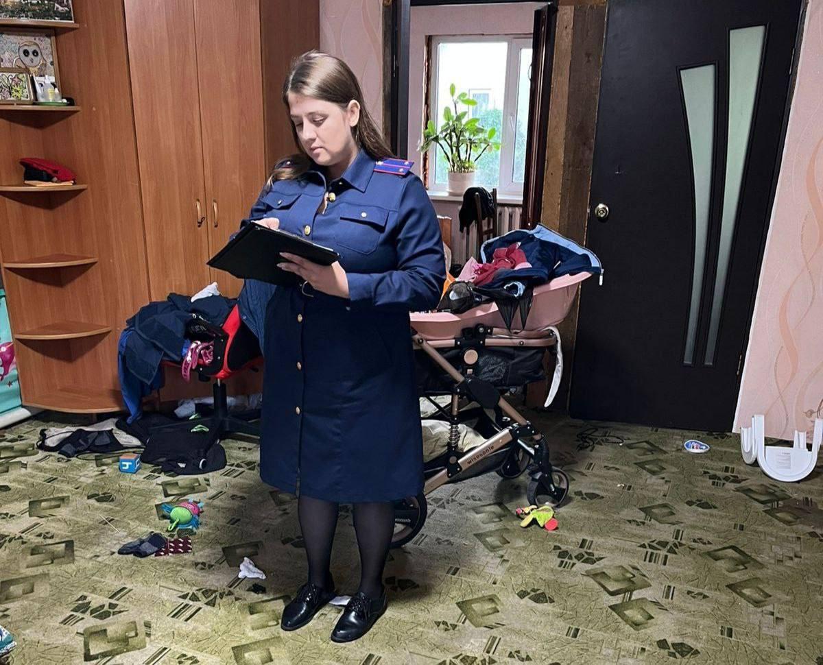 В Минусинском районе в ванне утонул 9-месячный младенец, пока мама слушала...