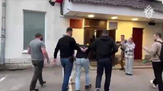 На последователя инфокоуча, пропагандировавшего домогательства в Москве, возбудили дело за действия сексуального характера.