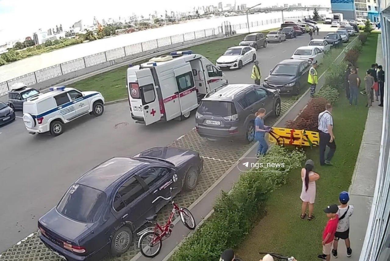 Ребенок выпал с окна второго этажа на Ясном берегу, 7. — Встать не смог сам,...