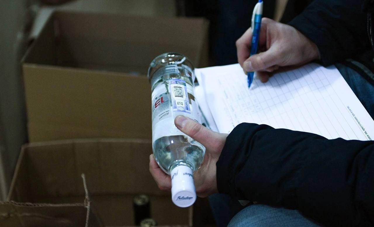 В регионе рухнул объем изъятого нелегального алкоголя Но резко выросла сумма...