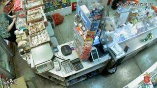 В г. Шарыпово задержана 22-летняя девушка-продавец, обвиняемая в хищении...