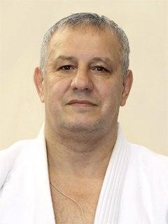 Заслуженный тренер России по дзюдо развратил 13-летнюю воспитанницу