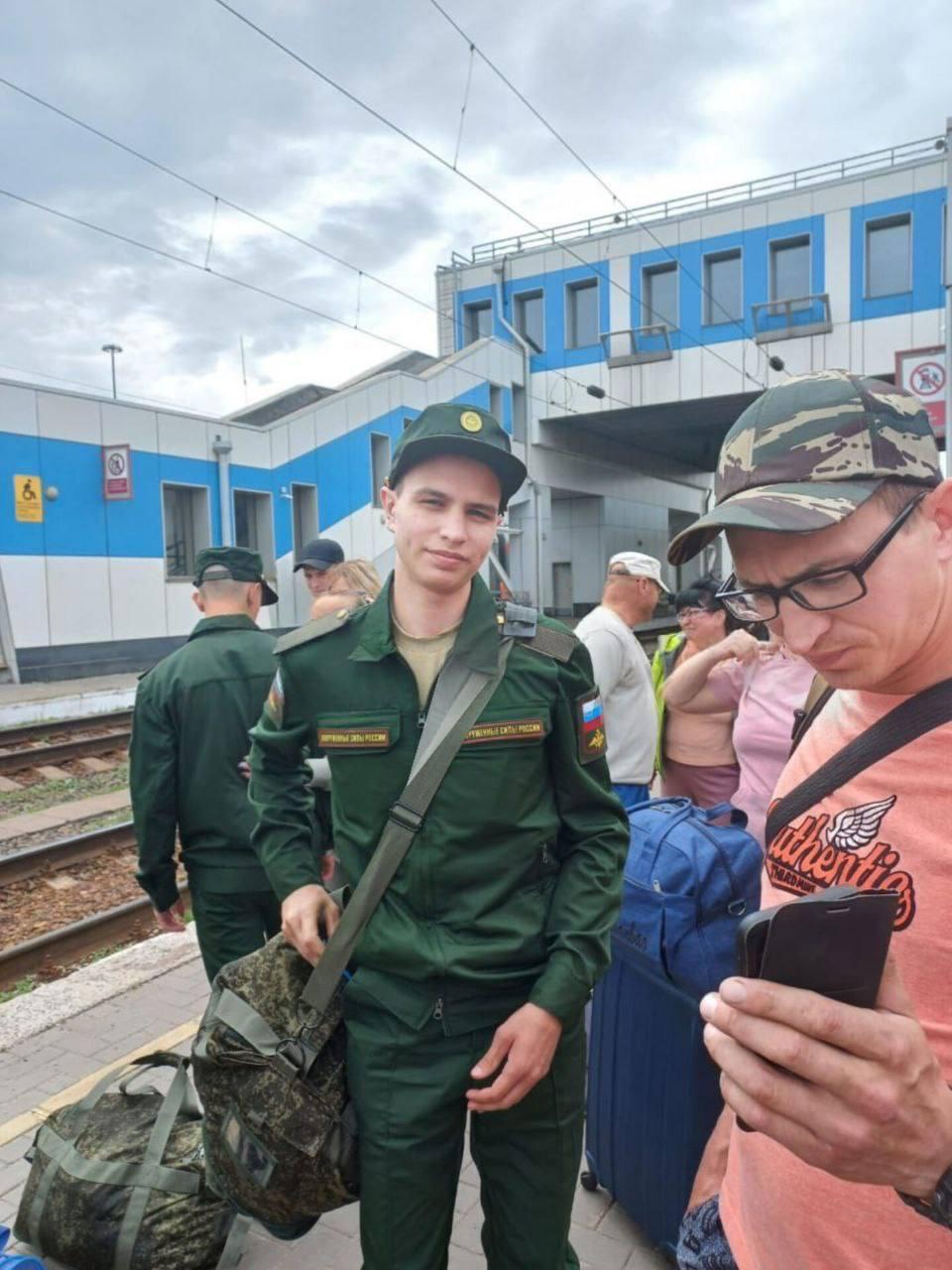 В Брянской области срочник погиб за три дня до дембеля, разгружая на территории воинской части КАМАЗ с асфальтной крошкой