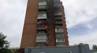 В Красноярске загорелся балкон в высотке на Павлова. Пожар случился днём —...