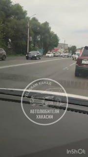 ДТП перед коммунальным мостом в Абакане 🇷🇺 Источник: ЧП Хакасия