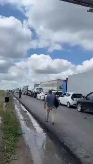 Видео с пункта пропуска Жайсан - Сагарчин В Яйсане (Жайсане) уже несколько...