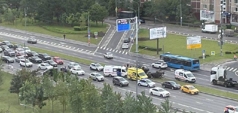На Бесединском шоссе перевернулся автомобиль Очевидцы сообщили, что...