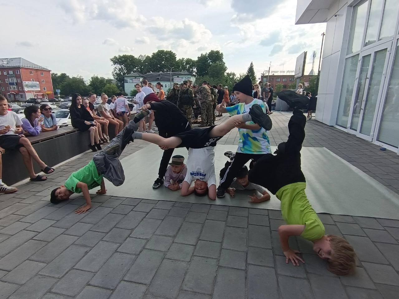 Вчера на площадке Молодежного центра Канска прошел День молодежи 🇷🇺 Подпишись...