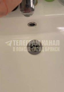 Живу в Брянске, ул. Фокина, 115. Уже месяц из крана течёт не вода, а...
