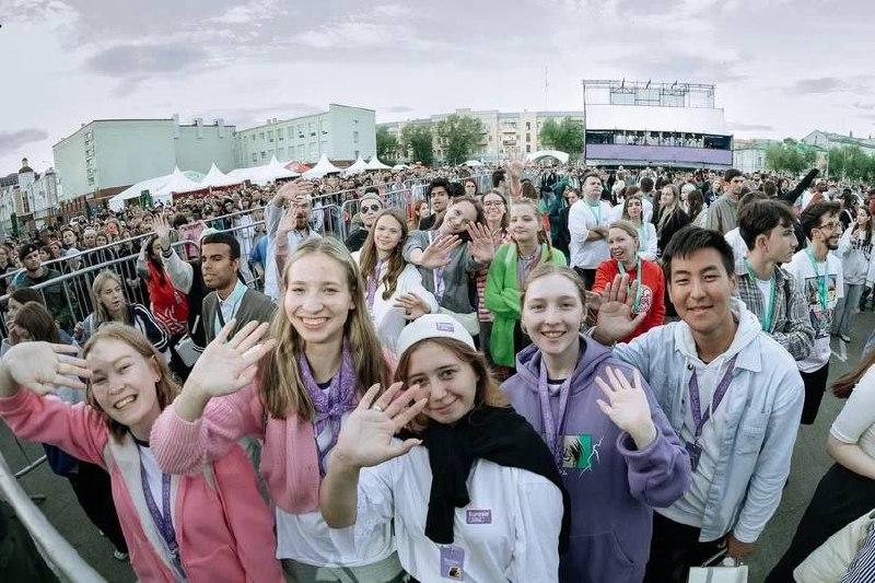 В Оренбуржье отметили День молодежи, посвятив мероприятия 80-летию Победы и...