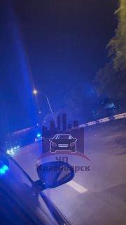 В Красноярске во время погони автомобиль ГАИ вылетел с дороги и перевернулся...