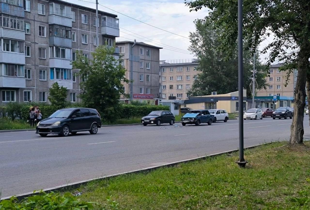 ДТП Пр. Лапенкова. Фото: Ачинск «ОД» 🇷🇺 Подпишись - ЧП Ачинск 💬 Написать нам