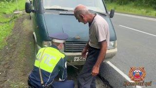 🚔Дорожные стражи выручили водителя на трассе в Иланском районе