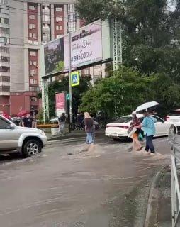 Новосибирск стремительно уходит под воду.