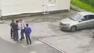 Фокус с мгновенной депортацией показали 13-летнему хулигану из Азербайджана — его вместе с семьёй выслали из России всего через сутки после массового избиения подростка на улице Большевиков