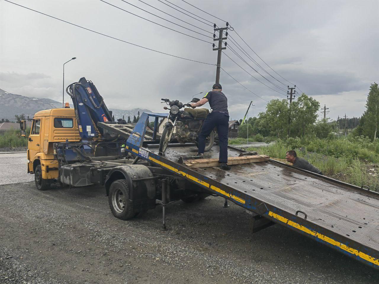 В Шерегеше задержали пьяного мотоциклиста без шлема