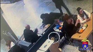 В аэропорту Пулково 33-летняя жительница Ленобласти обратилась к стражам...