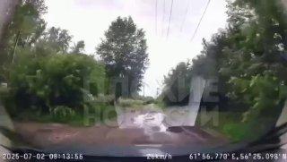 В Свердловской области бывший супруг с ножом напал на девушку и бросил ее...