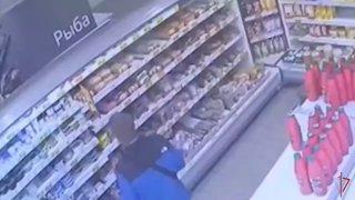 Росгвардейцы в Анжеро-Судженске поймали 43-летнего мужчину, подозреваемого в серии краж продуктов из местных магазинов.