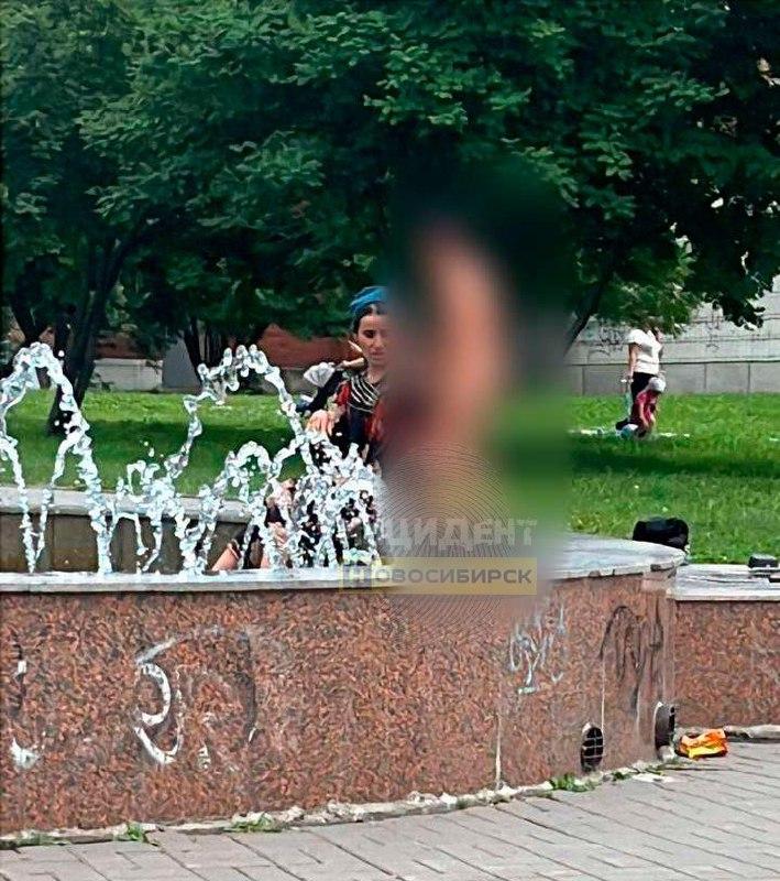 Цыгане устроили водные процедуры в фонтане на Снегирях Несколько мальчишек и...