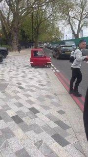 Найден идеальный автомобиль для утренних пробок: на кадрах Peel P50 - самый маленький серийный автомобиль в истории