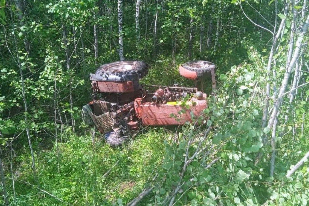 В Кыштовском районе мужчина насмерть разбился на тракторе