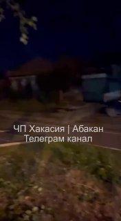 Пытались спасти котенка, я залез на дерево в мертвую точку, не слезть не...