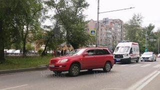 Авария на перекрестке Пушкина-Вяткина: машина вылетела на газон, рядом со...