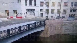 Момент сальто от легковушки на Обводном канале — перед переворотом авто...