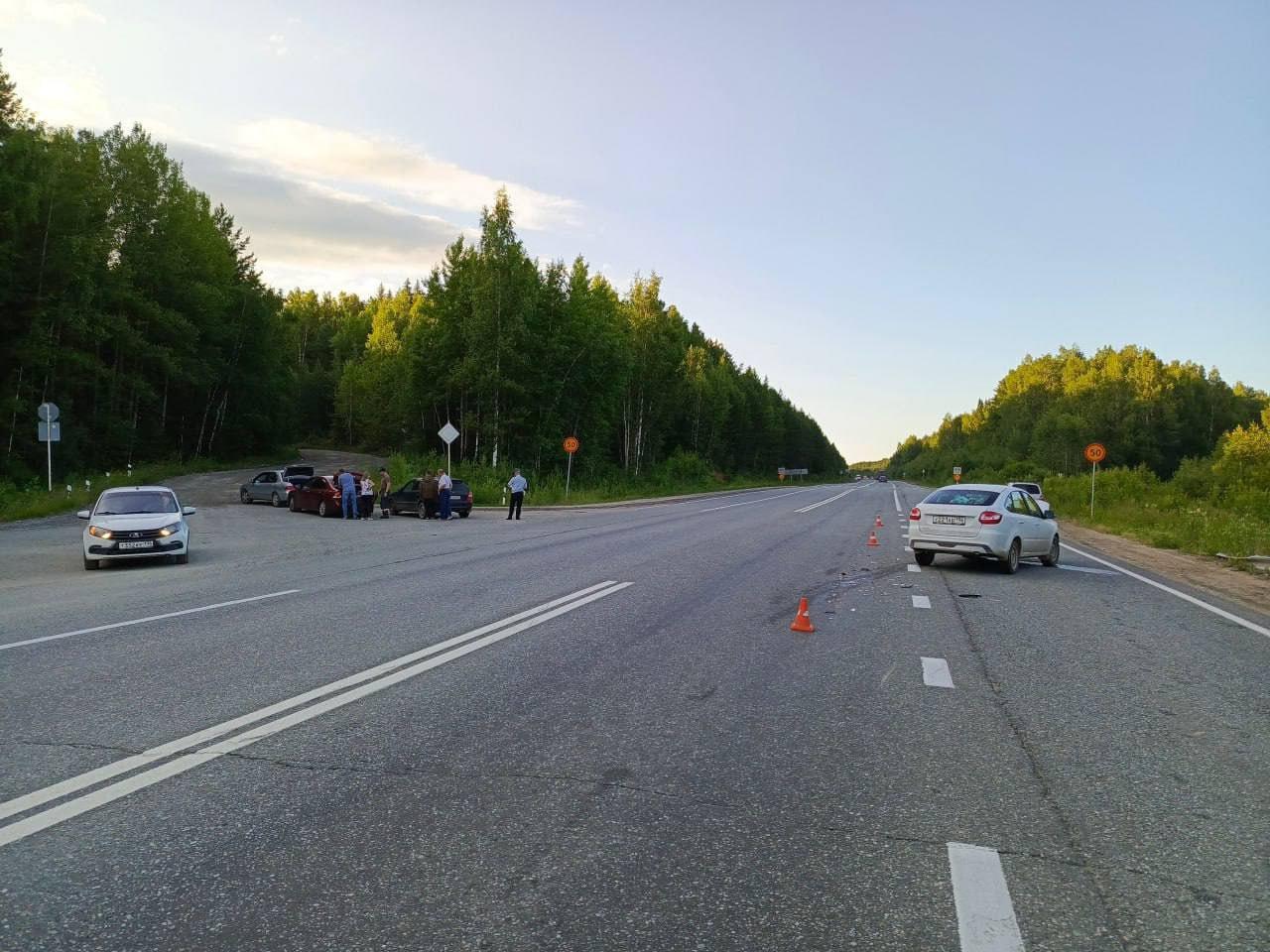 Сегодня на Серовском тракте произошло ДТП с участием трех автомобилей